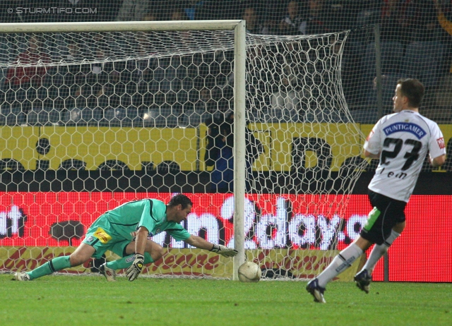 Sturm Graz - Kapfenberg
Oesterreichische Fussball Bundesliga, 14. Runde,  SK Sturm Graz - Kapfenberger SV, Stadion Liebenau Graz, 6.11.2011. 

Foto zeigt Silvije Cavlina (Sturm) und Christian Klem (Sturm)
