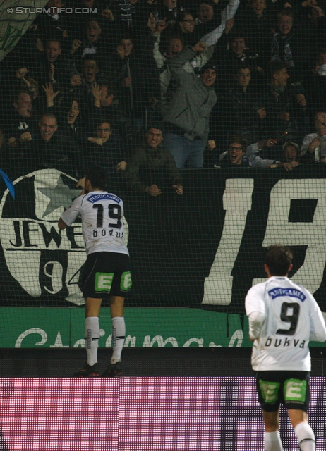 Sturm Graz - Kapfenberg
Oesterreichische Fussball Bundesliga, 14. Runde,  SK Sturm Graz - Kapfenberger SV, Stadion Liebenau Graz, 6.11.2011. 

Foto zeigt Darko Bodul (Sturm) und Haris Bukva (Sturm)
