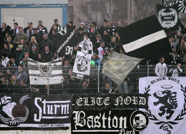 Wr. Neustadt - Sturm Graz
Oesterreichische Fussball Bundesliga, 15. Runde,  SC Wiener Neustadt - SK Sturm Graz, Stadion Wiener Neustadt, 19.11.2011. 

Foto zeigt Fans von Sturm
