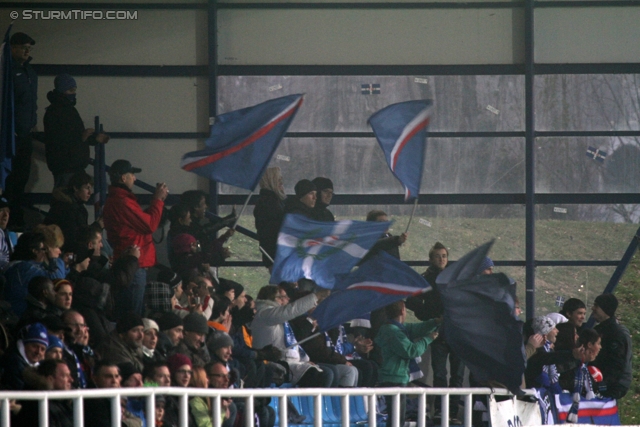 Wr. Neustadt - Sturm Graz
Oesterreichische Fussball Bundesliga, 15. Runde,  SC Wiener Neustadt - SK Sturm Graz, Stadion Wiener Neustadt, 19.11.2011. 

Foto zeigt Fans von Wr. Neustadt
