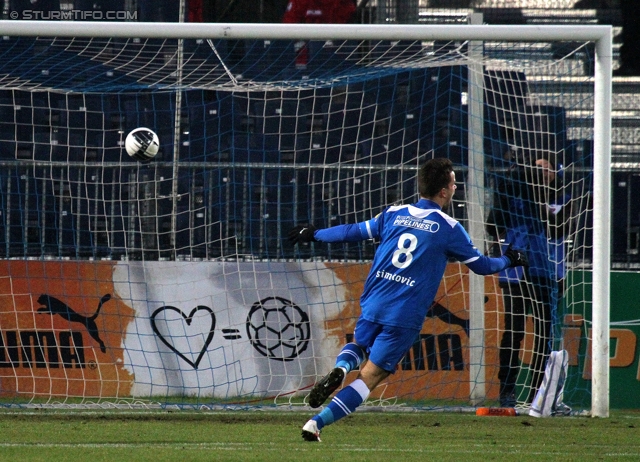 Wr. Neustadt - Sturm Graz
Oesterreichische Fussball Bundesliga, 15. Runde,  SC Wiener Neustadt - SK Sturm Graz, Stadion Wiener Neustadt, 19.11.2011. 

Foto zeigt Tomas Simkovic (Wr. Neustadt)
Schlüsselwörter: tor