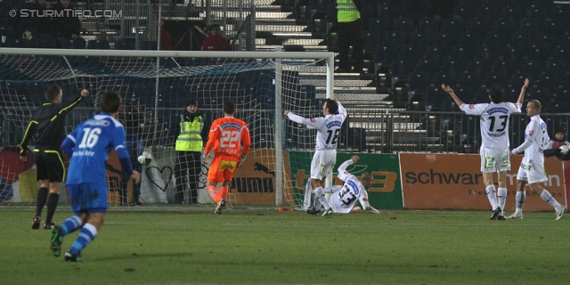 Wr. Neustadt - Sturm Graz
Oesterreichische Fussball Bundesliga, 15. Runde,  SC Wiener Neustadt - SK Sturm Graz, Stadion Wiener Neustadt, 19.11.2011. 

Foto zeigt Andreas Schicker (Wr. Neustadt), Silvije Cavlina (Sturm), Joachim Standfest (Sturm), Patrick Wolf (Sturm) und Thomas Burgstaller (Sturm)
Schlüsselwörter: tor