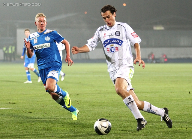 Wr. Neustadt - Sturm Graz
Oesterreichische Fussball Bundesliga, 15. Runde,  SC Wiener Neustadt - SK Sturm Graz, Stadion Wiener Neustadt, 19.11.2011. 

Foto zeigt Thomas Burgstaller (Sturm)
