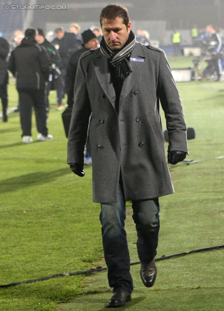 Wr. Neustadt - Sturm Graz
Oesterreichische Fussball Bundesliga, 15. Runde,  SC Wiener Neustadt - SK Sturm Graz, Stadion Wiener Neustadt, 19.11.2011. 

Foto zeigt Franco Foda (Cheftrainer Sturm)
Schlüsselwörter: enttaeuschung