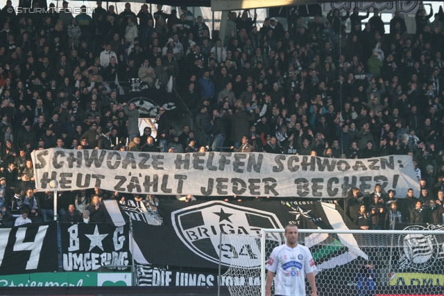 Sturm Graz - Admira
Oesterreichische Fussball Bundesliga, 16. Runde,  SK Sturm Graz - FC Admira, Stadion Liebenau Graz, 27.11.2011. 

Foto zeigt Fans von Sturm mit einem Spruchband
