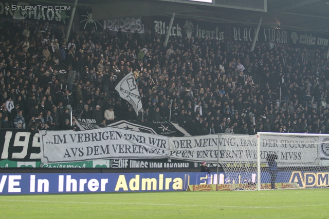 Sturm Graz - Admira
Oesterreichische Fussball Bundesliga, 16. Runde,  SK Sturm Graz - FC Admira, Stadion Liebenau Graz, 27.11.2011. 

Foto zeigt Fans von Sturm mit einem Spruchband
