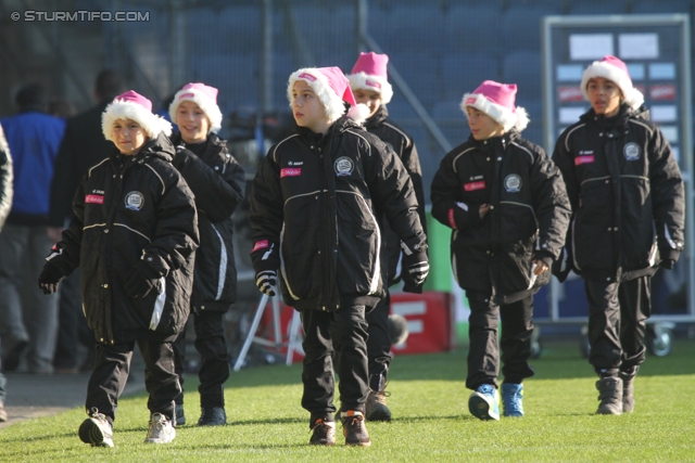 Sturm Graz - Admira
Oesterreichische Fussball Bundesliga, 16. Runde,  SK Sturm Graz - FC Admira, Stadion Liebenau Graz, 27.11.2011. 

Foto zeigt Balljungen
