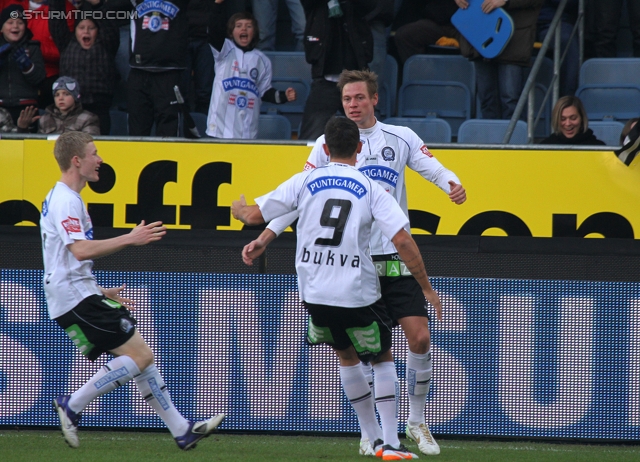 Sturm Graz - Admira
Oesterreichische Fussball Bundesliga, 16. Runde,  SK Sturm Graz - FC Admira, Stadion Liebenau Graz, 27.11.2011. 

Foto zeigt Florian Kainz (Sturm), Haris Bukva (Sturm) und Roman Kienast (Sturm)
Schlüsselwörter: torjubel