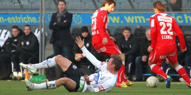 Sturm Graz - Admira
Oesterreichische Fussball Bundesliga, 16. Runde,  SK Sturm Graz - FC Admira, Stadion Liebenau Graz, 27.11.2011. 

Foto zeigt Roman Kienast (Sturm), Benjamin Sulimani (Admira) und Stefan Schwab (Admira)
Schlüsselwörter: foul