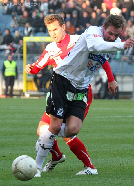 Sturm Graz - Admira
Oesterreichische Fussball Bundesliga, 16. Runde,  SK Sturm Graz - FC Admira, Stadion Liebenau Graz, 27.11.2011. 

Foto zeigt Patrik Jezek (Admira) und Roman Kienast (Sturm)
