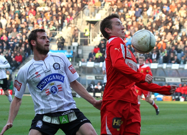 Sturm Graz - Admira
Oesterreichische Fussball Bundesliga, 16. Runde,  SK Sturm Graz - FC Admira, Stadion Liebenau Graz, 27.11.2011. 

Foto zeigt Juergen Saeumel (Sturm) und Patrik Jezek (Admira)
