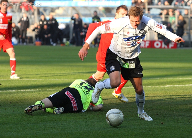 Sturm Graz - Admira
Oesterreichische Fussball Bundesliga, 16. Runde,  SK Sturm Graz - FC Admira, Stadion Liebenau Graz, 27.11.2011. 

Foto zeigt Patrick Tischler (Admira) und Roman Kienast (Sturm)
Schlüsselwörter: tor