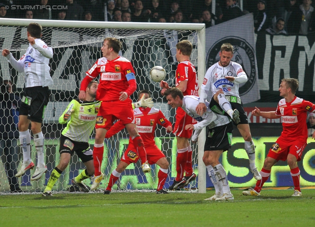 Sturm Graz - Admira
Oesterreichische Fussball Bundesliga, 16. Runde,  SK Sturm Graz - FC Admira, Stadion Liebenau Graz, 27.11.2011. 

Foto zeigt Roman Kienast (Sturm) und Martin Ehrenreich (Sturm)
