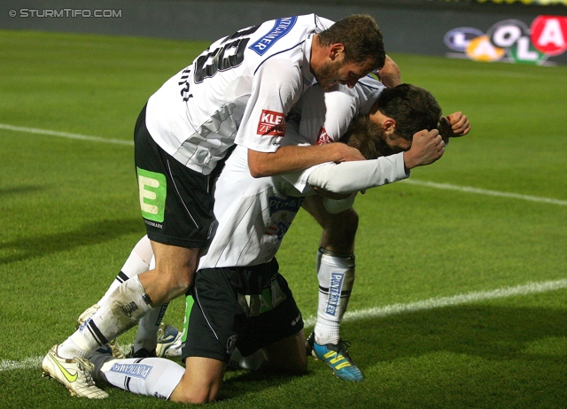 Sturm Graz - Admira
Oesterreichische Fussball Bundesliga, 16. Runde,  SK Sturm Graz - FC Admira, Stadion Liebenau Graz, 27.11.2011. 

Foto zeigt Juergen Saeumel (Sturm), Joachim Standfest (Sturm) und Martin Ehrenreich (Sturm)
Schlüsselwörter: torjubel