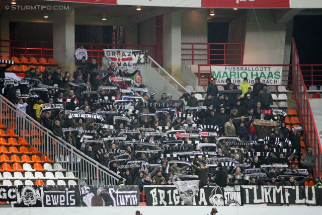 Lok Moskau - Sturm Graz
UEFA Europa League Gruppenphase 5. Spieltag, FC Lokomotiv Moskau - SK Sturm Graz, Lokomotiv Stadion Moskau, 1.12.2011. 

Foto zeigt Fans von Sturm
