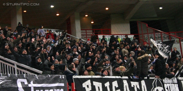 Lok Moskau - Sturm Graz
UEFA Europa League Gruppenphase 5. Spieltag, FC Lokomotiv Moskau - SK Sturm Graz, Lokomotiv Stadion Moskau, 1.12.2011. 

Foto zeigt Fans von Sturm
