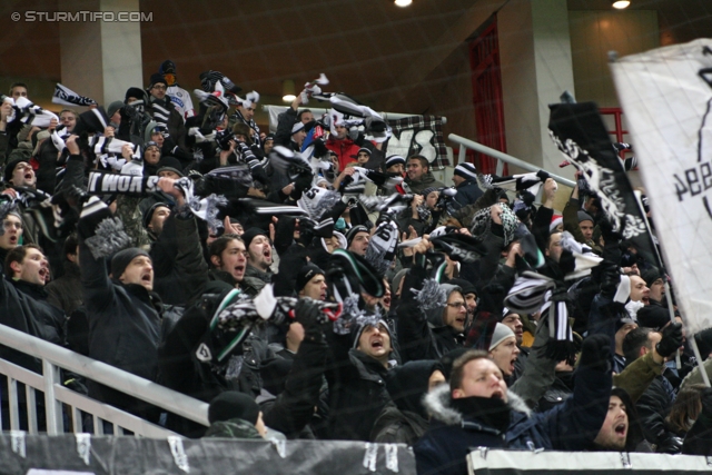 Lok Moskau - Sturm Graz
UEFA Europa League Gruppenphase 5. Spieltag, FC Lokomotiv Moskau - SK Sturm Graz, Lokomotiv Stadion Moskau, 1.12.2011. 

Foto zeigt Fans von Sturm
