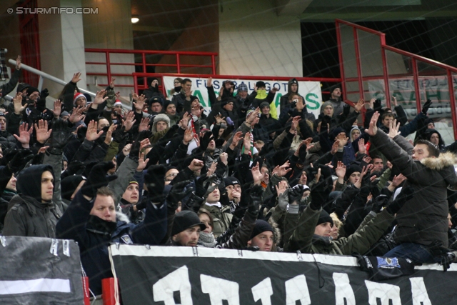 Lok Moskau - Sturm Graz
UEFA Europa League Gruppenphase 5. Spieltag, FC Lokomotiv Moskau - SK Sturm Graz, Lokomotiv Stadion Moskau, 1.12.2011. 

Foto zeigt Fans von Sturm
