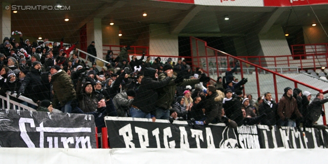 Lok Moskau - Sturm Graz
UEFA Europa League Gruppenphase 5. Spieltag, FC Lokomotiv Moskau - SK Sturm Graz, Lokomotiv Stadion Moskau, 1.12.2011. 

Foto zeigt Fans von Sturm
