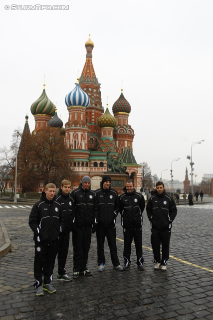 Vorberichte Lok Moskau - Sturm Graz
UEFA Europa League Gruppenphase 5. Spieltag, Vorberichte FC Lokomotiv Moskau - SK Sturm Graz, Moskau, 1.12.2011. 

Foto zeigt Spieler von Sturm am Roten Platz
