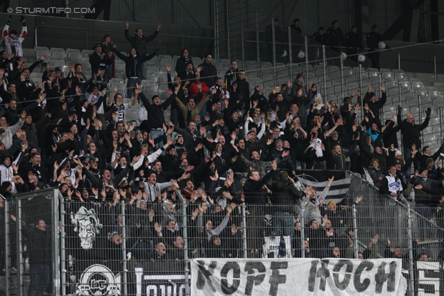 Innsbruck - Sturm Graz
Oesterreichische Fussball Bundesliga, 17. Runde, FC Wacker Innsbruck - SK Sturm Graz, Tivoli Neu Innsbruck, 4.12.2011. 

Foto zeigt Fans von Sturm mit einem Spruchband
