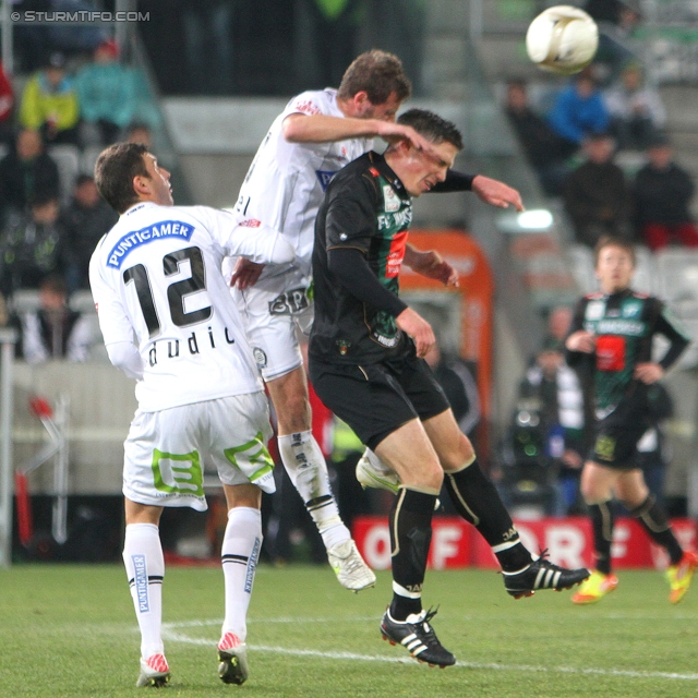 Innsbruck - Sturm Graz
Oesterreichische Fussball Bundesliga, 17. Runde, FC Wacker Innsbruck - SK Sturm Graz, Tivoli Neu Innsbruck, 4.12.2011. 

Foto zeigt Milan Dudic (Sturm) und Juergen Saeumel (Sturm)
Schlüsselwörter: kopfball