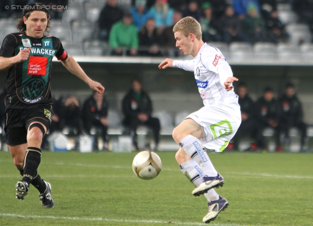 Innsbruck - Sturm Graz
Oesterreichische Fussball Bundesliga, 17. Runde, FC Wacker Innsbruck - SK Sturm Graz, Tivoli Neu Innsbruck, 4.12.2011. 

Foto zeigt Tomas Abraham (Innsbruck) und Florian Kainz (Sturm)
