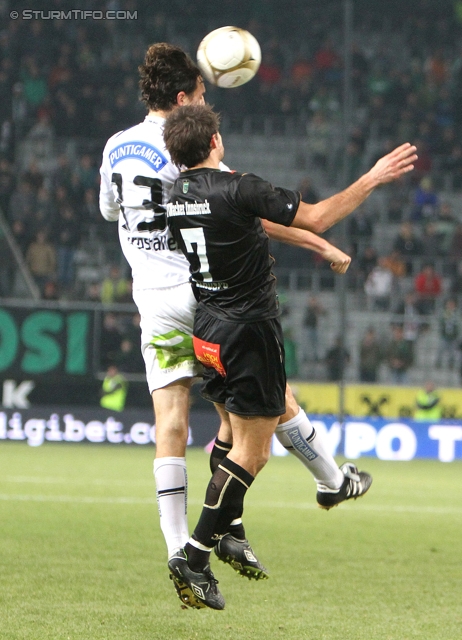 Innsbruck - Sturm Graz
Oesterreichische Fussball Bundesliga, 17. Runde, FC Wacker Innsbruck - SK Sturm Graz, Tivoli Neu Innsbruck, 4.12.2011. 

Foto zeigt Thomas Burgstaller (Sturm) und Alexander Hauser (Innsbruck)
Schlüsselwörter: kopfball