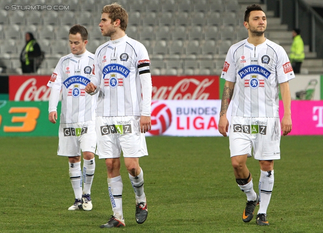 Innsbruck - Sturm Graz
Oesterreichische Fussball Bundesliga, 17. Runde, FC Wacker Innsbruck - SK Sturm Graz, Tivoli Neu Innsbruck, 4.12.2011. 

Foto zeigt Christian Klem (Sturm), Manuel Weber (Sturm) und Darko Bodul (Sturm)
Schlüsselwörter: aerger enttaeuschung