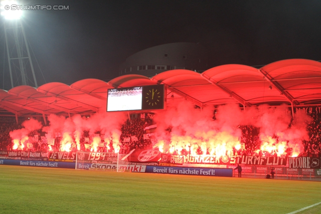 Sturm Graz - Austria Wien
Oesterreichische Fussball Bundesliga, 18. Runde, SK Sturm Graz - FK Austria Wien, Stadion Liebenau Graz, 10.12.2011. 

Foto zeigt Fans von Sturm mit einer Choreografie
Schlüsselwörter: pyrotechnik