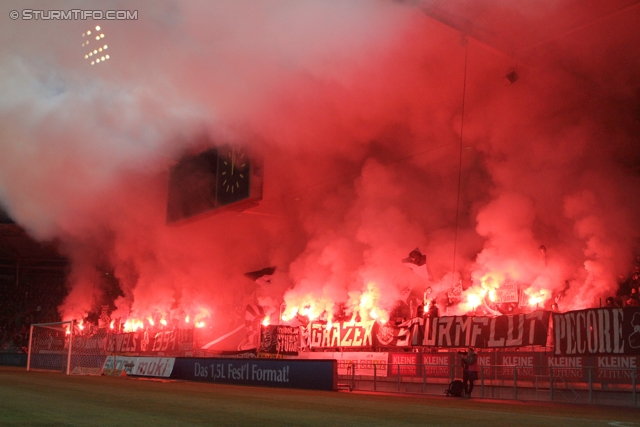 Sturm Graz - Austria Wien
Oesterreichische Fussball Bundesliga, 18. Runde, SK Sturm Graz - FK Austria Wien, Stadion Liebenau Graz, 10.12.2011. 

Foto zeigt Fans von Sturm mit einer Choreografie
Schlüsselwörter: pyrotechnik