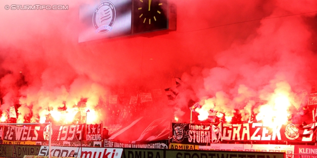 Sturm Graz - Austria Wien
Oesterreichische Fussball Bundesliga, 18. Runde, SK Sturm Graz - FK Austria Wien, Stadion Liebenau Graz, 10.12.2011. 

Foto zeigt Fans von Sturm mit einer Choreografie
Schlüsselwörter: pyrotechnik