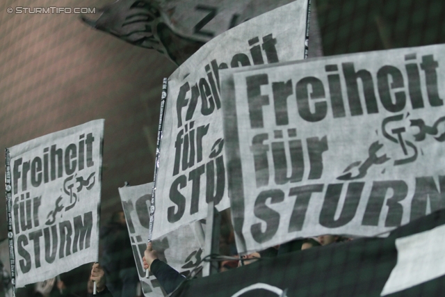 Sturm Graz - Austria Wien
Oesterreichische Fussball Bundesliga, 18. Runde, SK Sturm Graz - FK Austria Wien, Stadion Liebenau Graz, 10.12.2011. 

Foto zeigt Fans von Sturm
Schlüsselwörter: protest