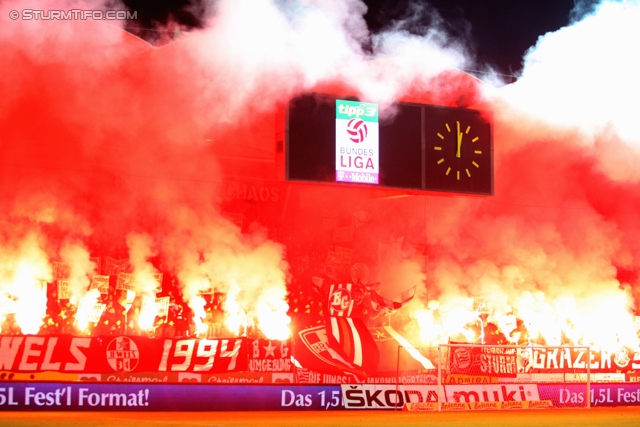 Sturm Graz - Austria Wien
Oesterreichische Fussball Bundesliga, 18. Runde, SK Sturm Graz - FK Austria Wien, Stadion Liebenau Graz, 10.12.2011. 

Foto zeigt Fans von Sturm mit einer Choreografie
Schlüsselwörter: pyrotechnik