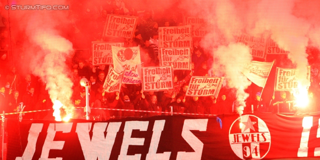 Sturm Graz - Austria Wien
Oesterreichische Fussball Bundesliga, 18. Runde, SK Sturm Graz - FK Austria Wien, Stadion Liebenau Graz, 10.12.2011. 

Foto zeigt Fans von Sturm mit einer Choreografie
Schlüsselwörter: pyrotechnik