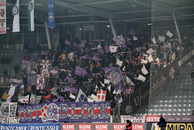 Sturm Graz - Austria Wien
Oesterreichische Fussball Bundesliga, 18. Runde, SK Sturm Graz - FK Austria Wien, Stadion Liebenau Graz, 10.12.2011. 

Foto zeigt Fans von Austria Wien
