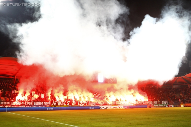 Sturm Graz - Austria Wien
Oesterreichische Fussball Bundesliga, 18. Runde, SK Sturm Graz - FK Austria Wien, Stadion Liebenau Graz, 10.12.2011. 

Foto zeigt Fans von Sturm mit einer Choreografie
Schlüsselwörter: pyrotechnik