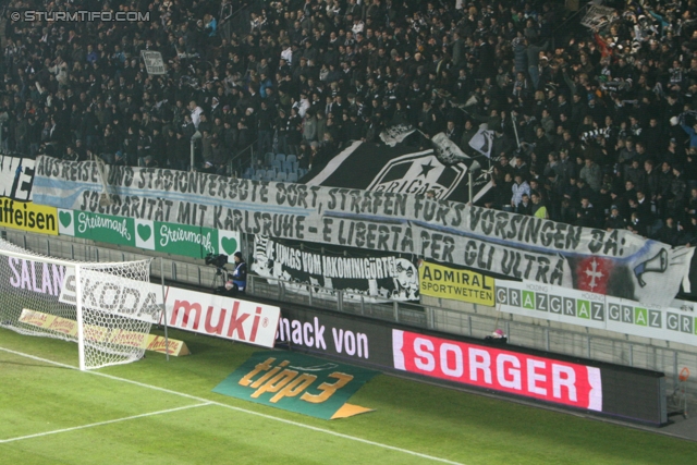 Sturm Graz - Austria Wien
Oesterreichische Fussball Bundesliga, 18. Runde, SK Sturm Graz - FK Austria Wien, Stadion Liebenau Graz, 10.12.2011. 

Foto zeigt Fans von Sturm mit einem Spruchband
