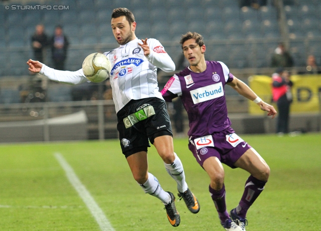 Sturm Graz - Austria Wien
Oesterreichische Fussball Bundesliga, 18. Runde, SK Sturm Graz - FK Austria Wien, Stadion Liebenau Graz, 10.12.2011. 

Foto zeigt Darko Bodul (Sturm) und Markus Suttner (Austria)
