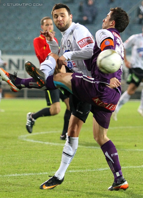 Sturm Graz - Austria Wien
Oesterreichische Fussball Bundesliga, 18. Runde, SK Sturm Graz - FK Austria Wien, Stadion Liebenau Graz, 10.12.2011. 

Foto zeigt Darko Bodul (Sturm) und Markus Suttner (Austria)
