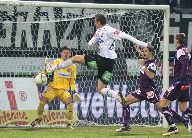 Sturm Graz - Austria Wien
Oesterreichische Fussball Bundesliga, 18. Runde, SK Sturm Graz - FK Austria Wien, Stadion Liebenau Graz, 10.12.2011. 

Foto zeigt Heinz Lindner (Austria) und Roman Kienast (Sturm)
Schlüsselwörter: tor