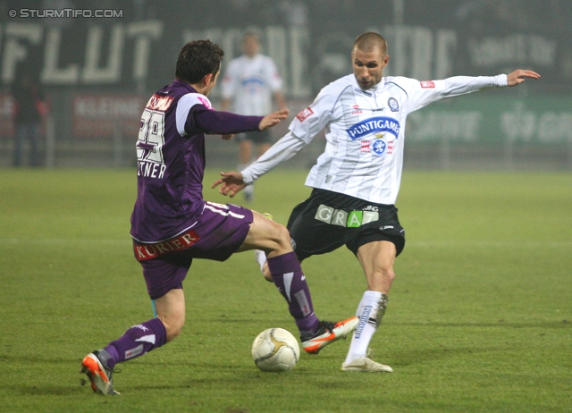 Sturm Graz - Austria Wien
Oesterreichische Fussball Bundesliga, 18. Runde, SK Sturm Graz - FK Austria Wien, Stadion Liebenau Graz, 10.12.2011. 

Foto zeigt Markus Suttner (Austria) und Patrick Wolf (Sturm)
