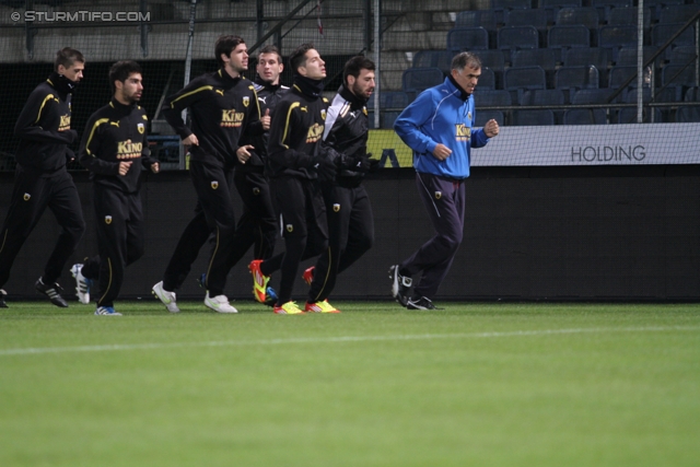 Vorberichte Sturm Graz - AEK Athen
UEFA Europa League Gruppenphase 6. Spieltag,  Vorberichte SK Sturm Graz - AEK Athen, Pressekonferenz und Abschlusstraining, Stadion Liebenau Graz, 13.12.2011. 

Foto zeigt Spieler von AEK Athen
