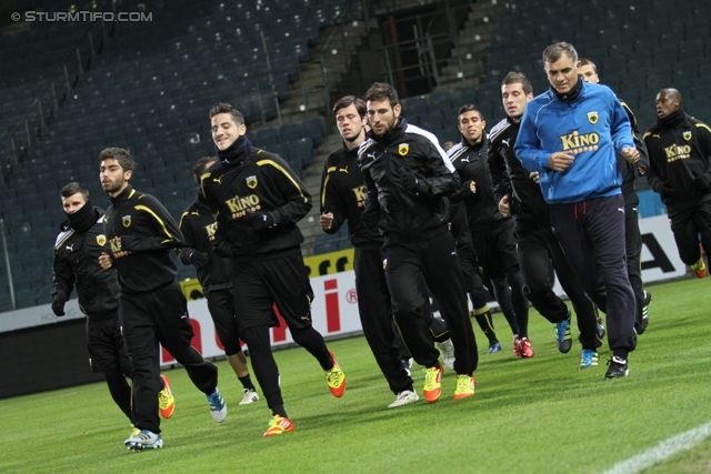 Vorberichte Sturm Graz - AEK Athen
UEFA Europa League Gruppenphase 6. Spieltag,  Vorberichte SK Sturm Graz - AEK Athen, Pressekonferenz und Abschlusstraining, Stadion Liebenau Graz, 13.12.2011. 

Foto zeigt Spieler von AEK Athen
