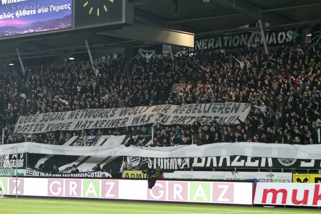 Sturm Graz - AEK Athen
UEFA Europa League Gruppenphase 6. Spieltag, SK Sturm Graz - AEK Athen, Stadion Liebenau Graz, 14.12.2011. 

Foto zeigt Fans von Sturm mit einem Spruchband
Schlüsselwörter: protest