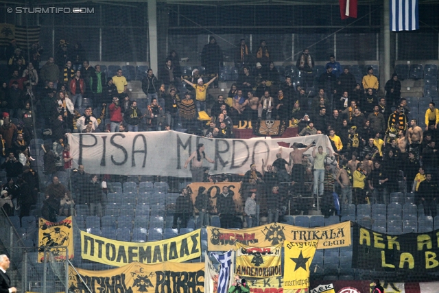 Sturm Graz - AEK Athen
UEFA Europa League Gruppenphase 6. Spieltag, SK Sturm Graz - AEK Athen, Stadion Liebenau Graz, 14.12.2011. 

Foto zeigt Fans von AEK Athen mit einem Spruchband
