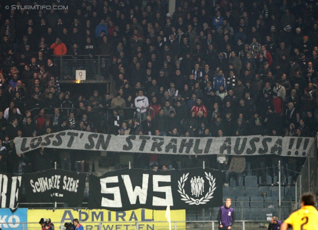 Sturm Graz - AEK Athen
UEFA Europa League Gruppenphase 6. Spieltag, SK Sturm Graz - AEK Athen, Stadion Liebenau Graz, 14.12.2011. 

Foto zeigt Fans von Sturm mit einem Spruchband
