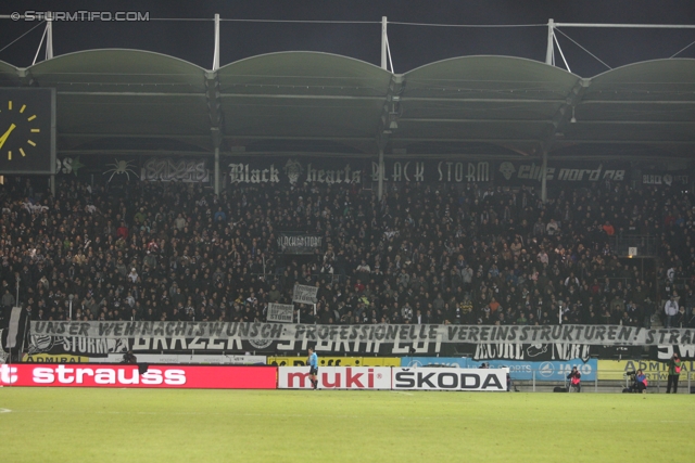 Sturm Graz - AEK Athen
UEFA Europa League Gruppenphase 6. Spieltag, SK Sturm Graz - AEK Athen, Stadion Liebenau Graz, 14.12.2011. 

Foto zeigt Fans von Sturm mit einem Spruchband
Schlüsselwörter: protest