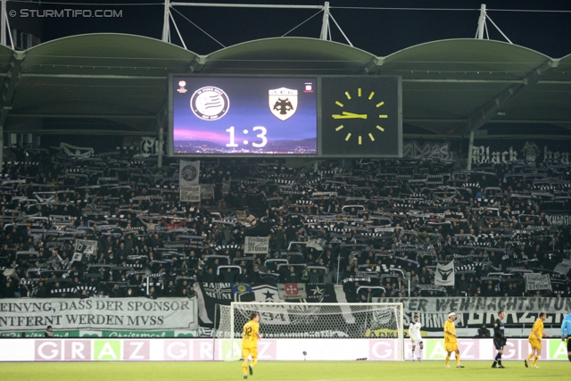 Sturm Graz - AEK Athen
UEFA Europa League Gruppenphase 6. Spieltag, SK Sturm Graz - AEK Athen, Stadion Liebenau Graz, 14.12.2011. 

Foto zeigt Fans von Sturm mit einem Spruchband
Schlüsselwörter: protest