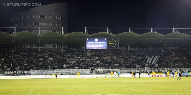 Sturm Graz - AEK Athen
UEFA Europa League Gruppenphase 6. Spieltag, SK Sturm Graz - AEK Athen, Stadion Liebenau Graz, 14.12.2011. 

Foto zeigt Fans von Sturm mit einem Spruchband
Schlüsselwörter: protest